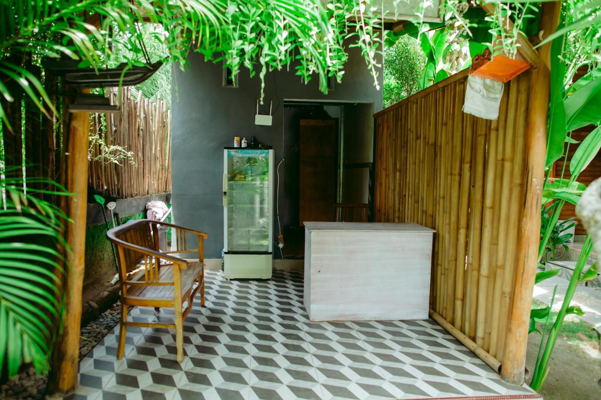 Kinton Guesthouse Batununggul Exterior photo